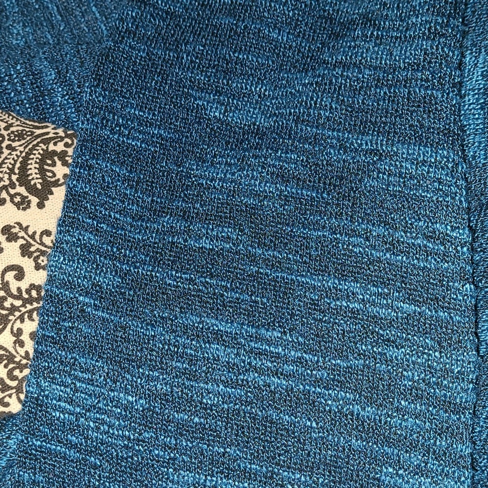 Single button sweater wrap - Picture 3 of 4